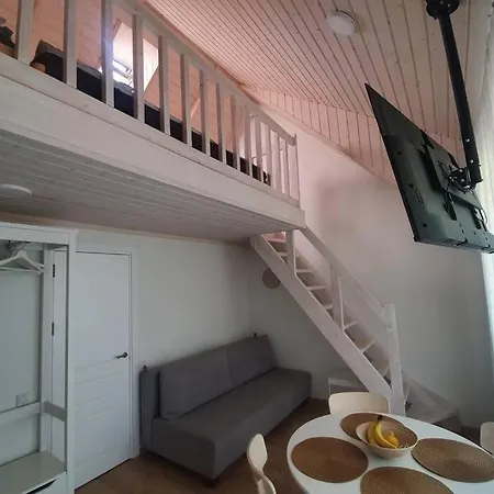 2.5 Kambariu Butas Per Du Aukstus Su Baseinu Daire Palanga