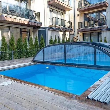 Daire 2.5 Kambariu Butas Per Du Aukstus Su Baseinu Palanga