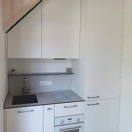 2.5 Kambariu Butas Per Du Aukstus Su Baseinu *