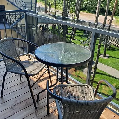 2.5 Kambariu Butas Per Du Aukstus Su Baseinu