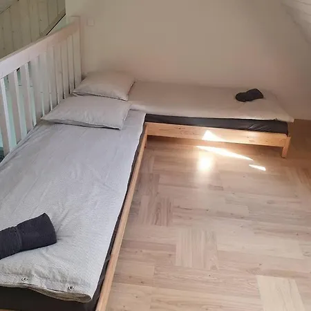 2.5 Kambariu Butas Per Du Aukstus Su Baseinu *