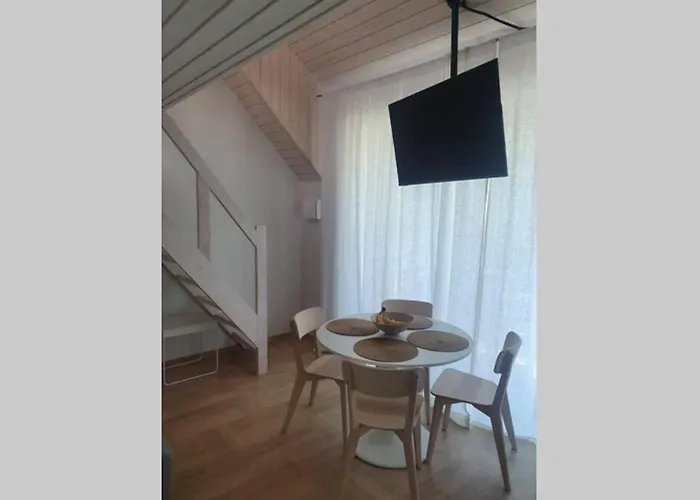 Daire 2.5 Kambariu Butas Per Du Aukstus Su Baseinu *