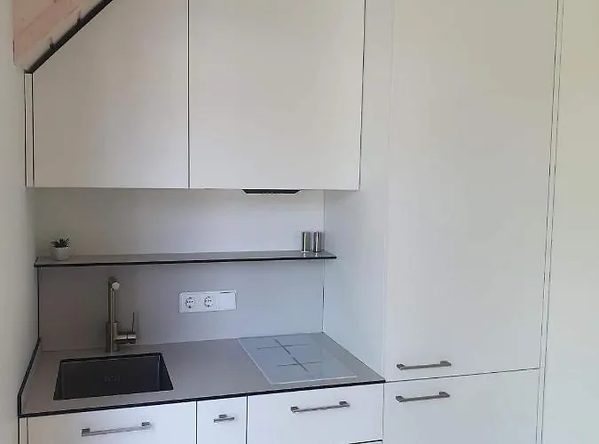 2.5 Kambariu Butas Per Du Aukstus Su Baseinu *