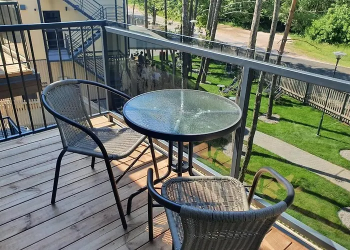 2.5 Kambariu Butas Per Du Aukstus Su Baseinu