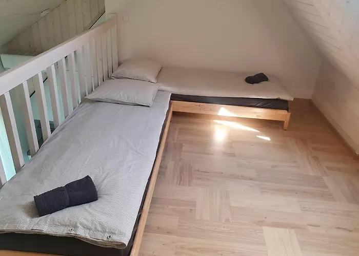 2.5 Kambariu Butas Per Du Aukstus Su Baseinu *